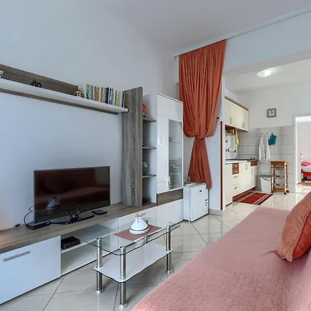Appartement Jenny-2 By Interhome