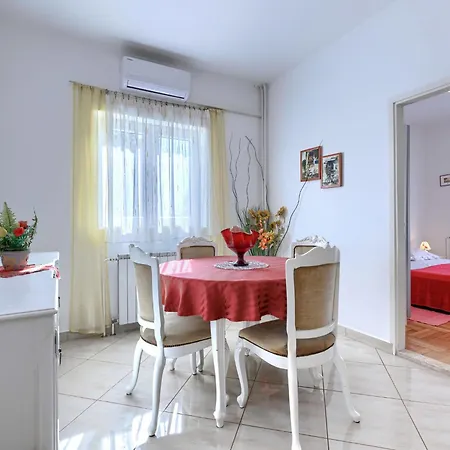 Jenny-2 By Interhome Appartement Poreč